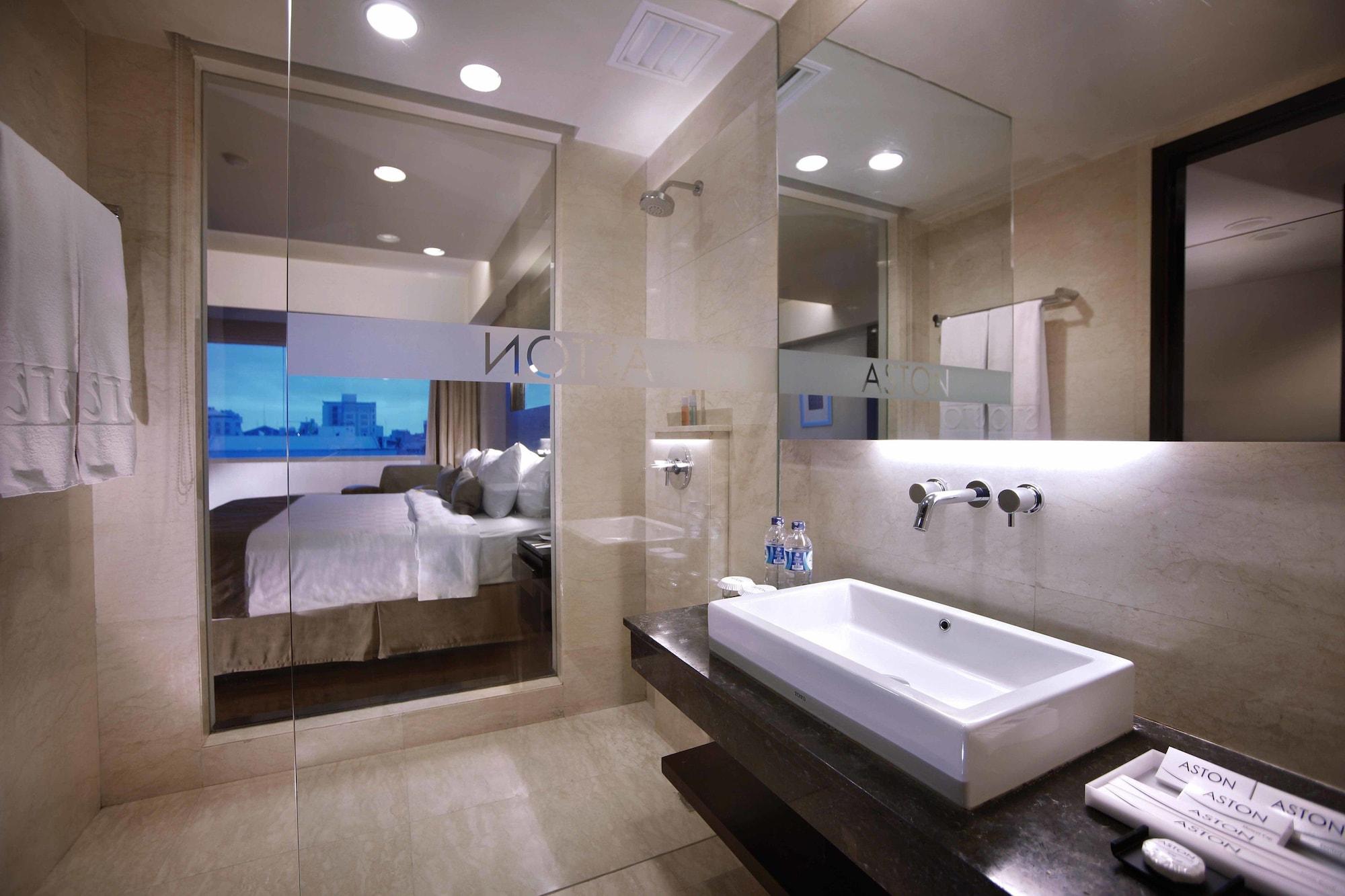 Aston Makassar Hotel & Convention Center Luaran gambar