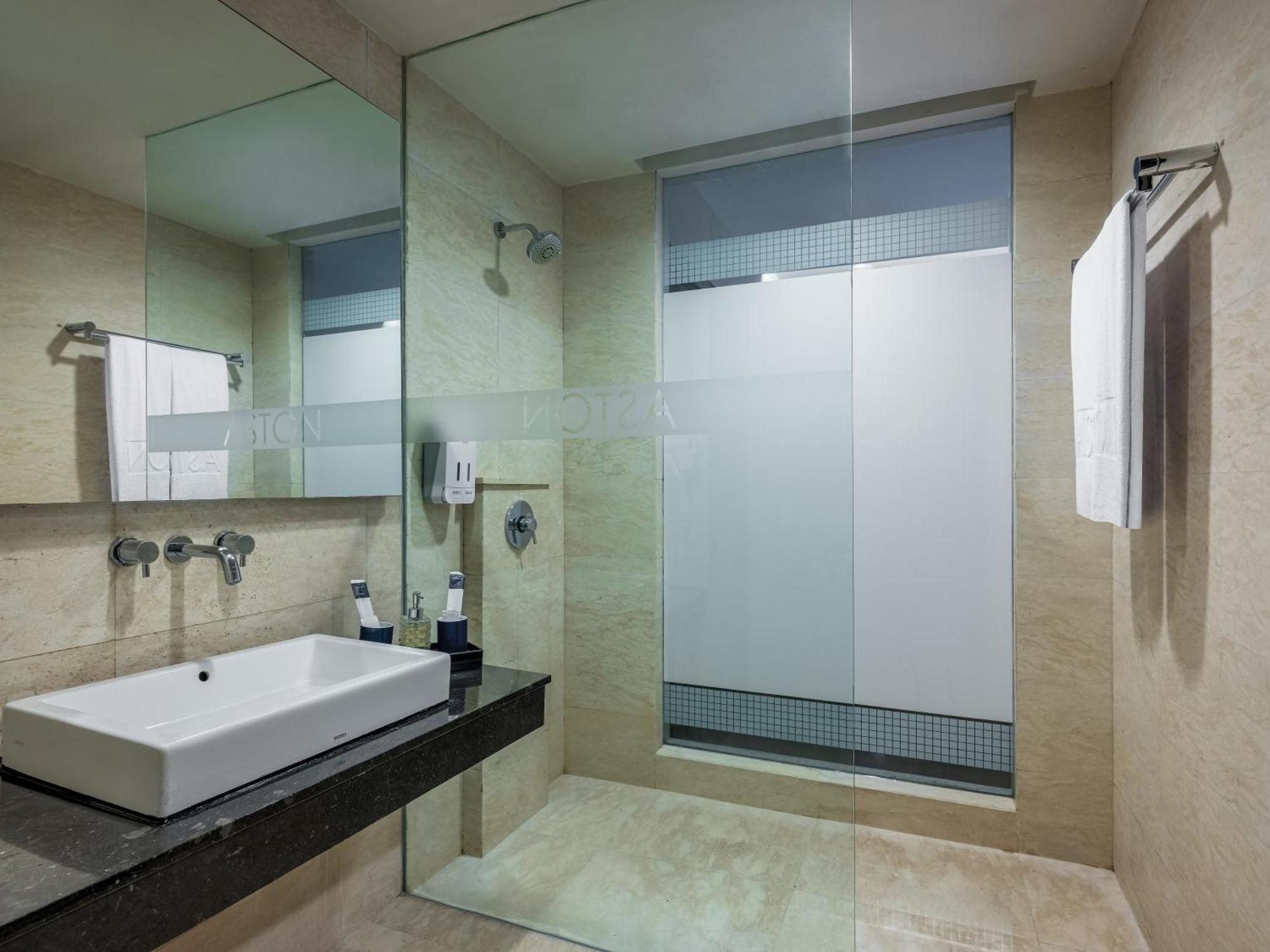 Aston Makassar Hotel & Convention Center Luaran gambar