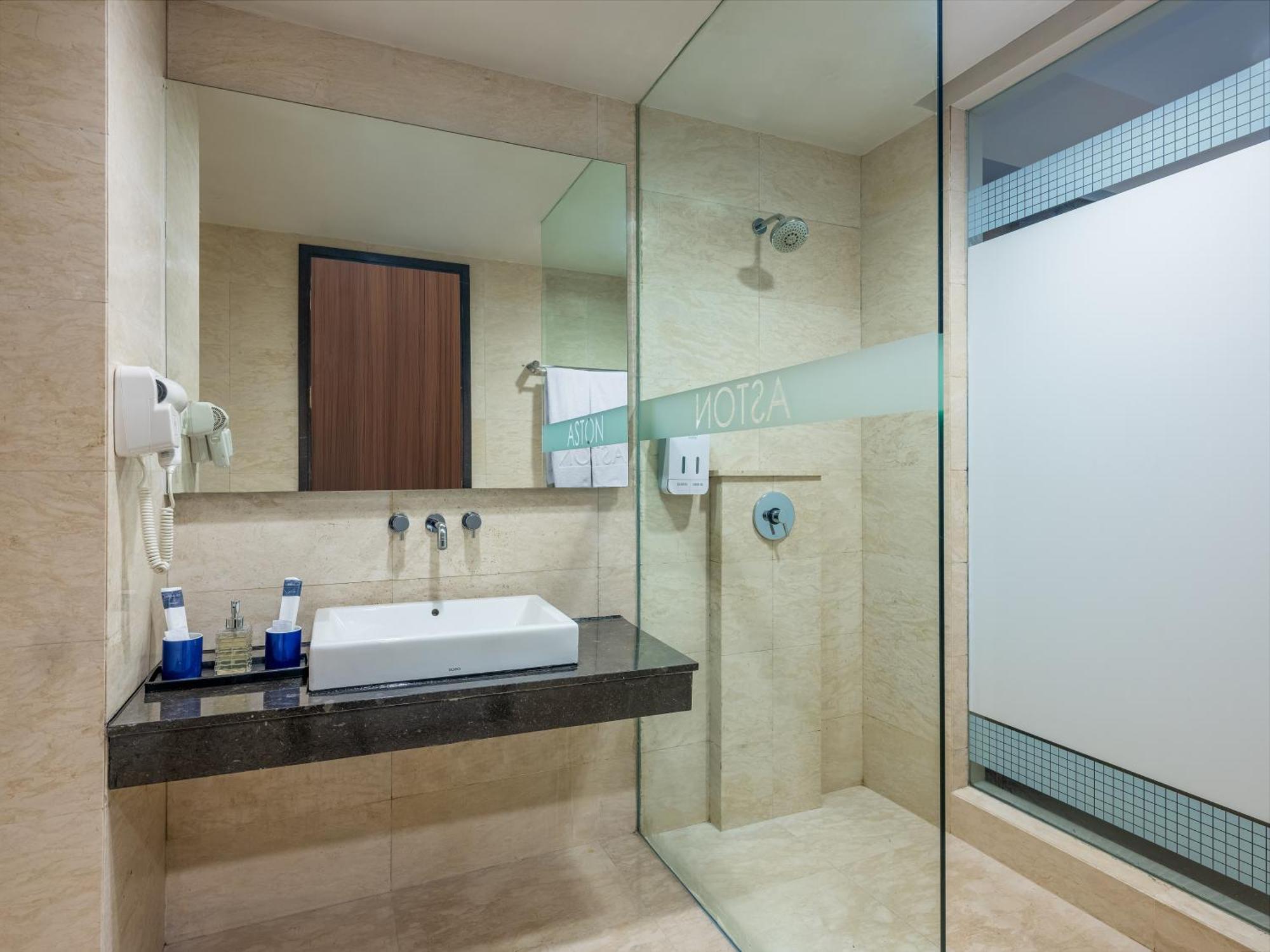 Aston Makassar Hotel & Convention Center Luaran gambar